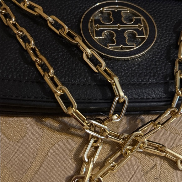 TORY BURCH Black Leather Amanda Logo Clutch Crossbody Chain Link Shoulder EUC - Picture 4 of 16
